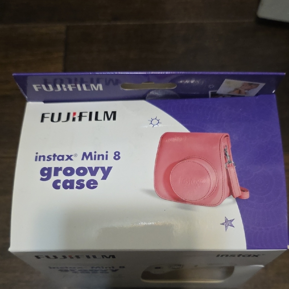 Fujifilm Instax Mini 8 in Bright Yellow with Accessories - Picture 5 of 7